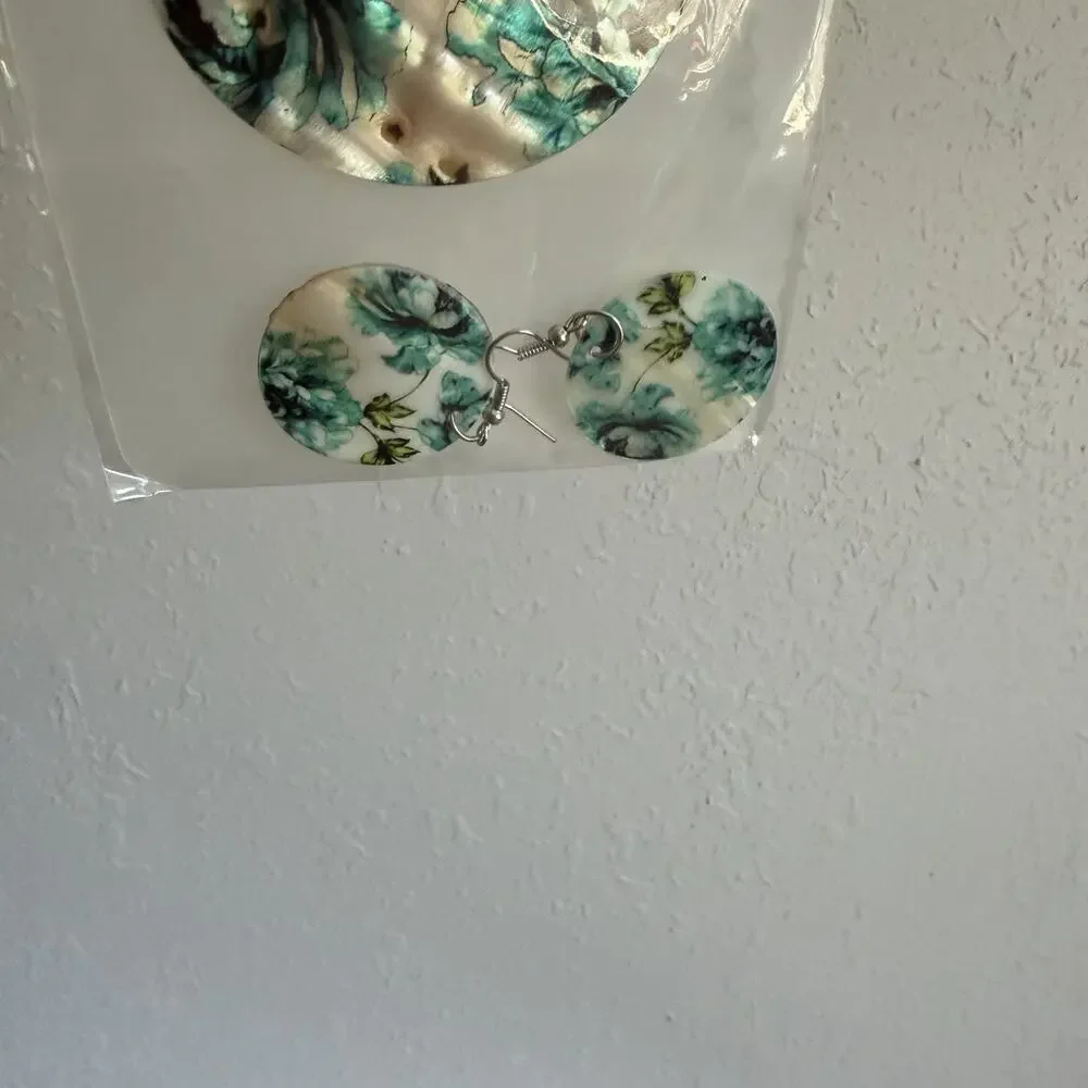 NWT Fashion Jewelry Teal Green Blue Floral Opalescent Shell Necklace & Earrings